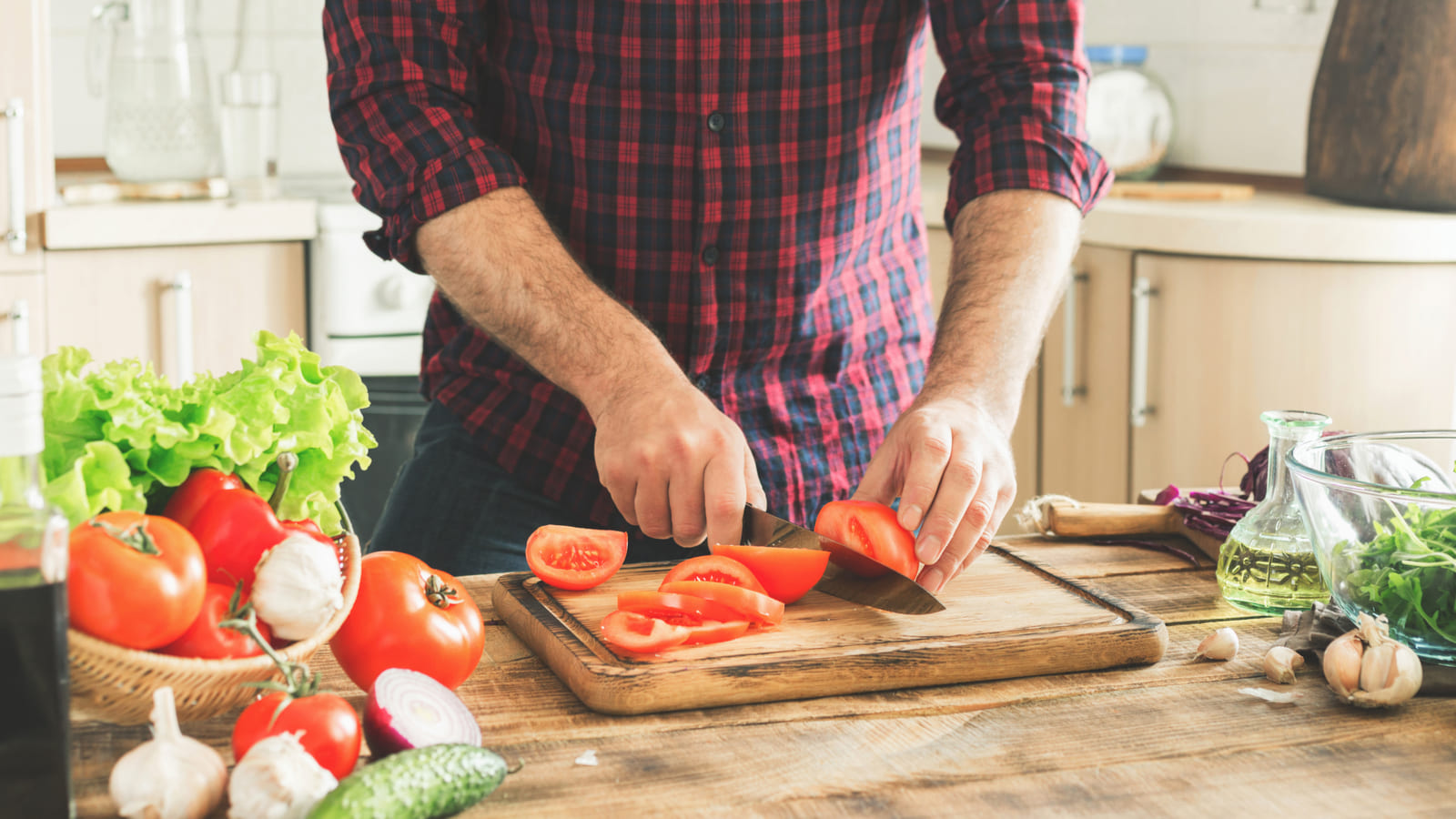 man cutting tomatoes