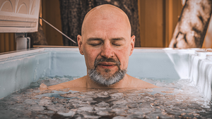 The Comprehensive Guide to Ice Baths: Benefits, Risks, and Guide | Mdrive